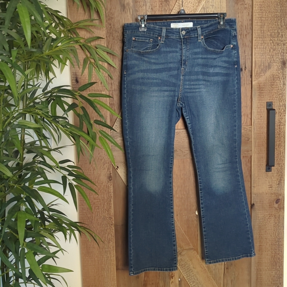 Levi's Midrise Boot cut - EUC
